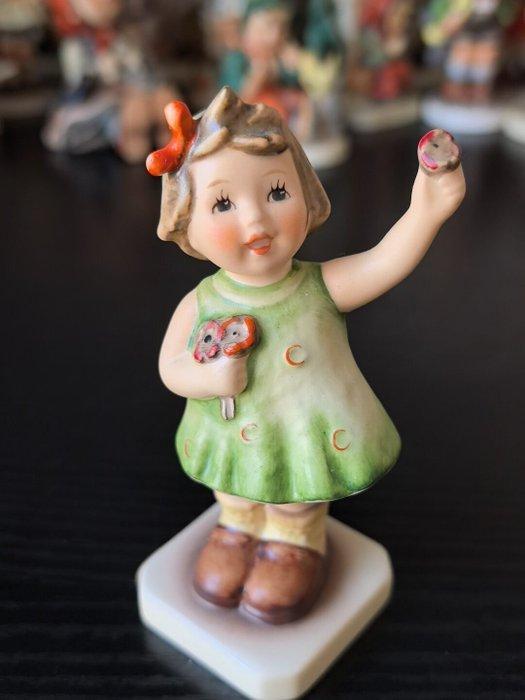 Goebel - M.I. Hummel - sculptuur, This is a Goebel Hummel, Antiek en Kunst, Curiosa en Brocante