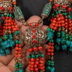 Rode koraal, Himalaya turquoise (howliet) - Zilveren ketting, Verzamelen, Mineralen en Fossielen
