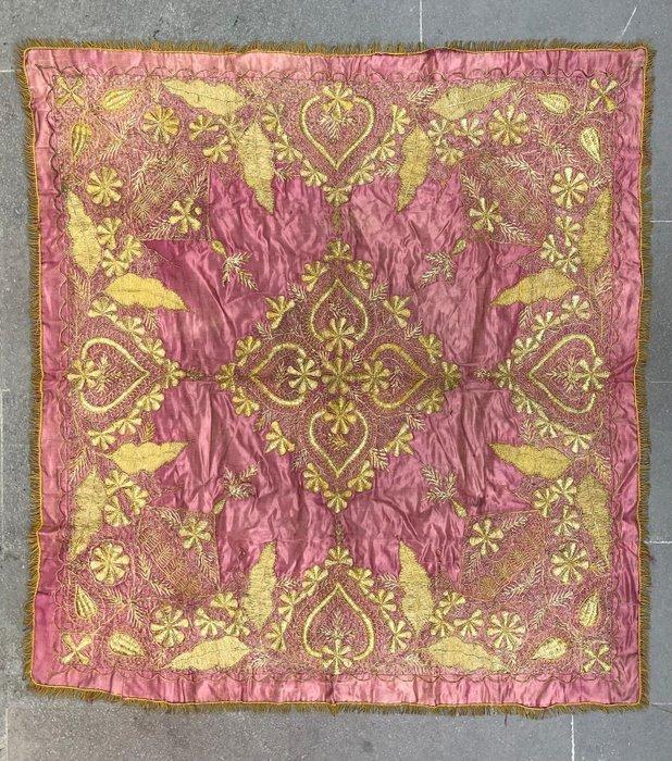 Groot Indiase Zardozi Tafellaken - met de hand geborduurd, Antiek en Kunst, Kunst | Niet-Westerse kunst