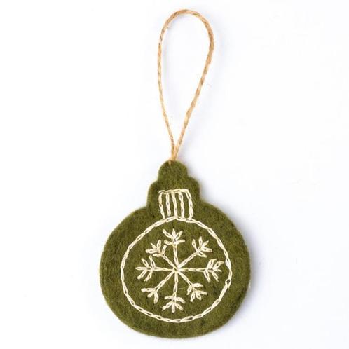 Hanger Vilt - Kerstbal Geborduurd Motief - Mistletoe - 8cm -, Diversen, Kerst, Nieuw, Ophalen of Verzenden