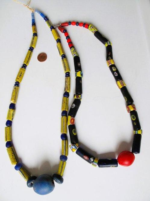 West-Afrika Glas 2 halskettingen van oude glazen kralen, Antiek en Kunst, Kunst | Niet-Westerse kunst
