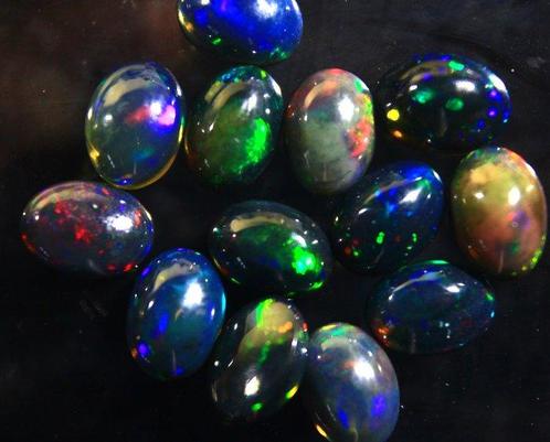 Ct. 7.00 Natuurlijke Ethiopische Zwarte Opalen - Cabochon -, Verzamelen, Mineralen en Fossielen