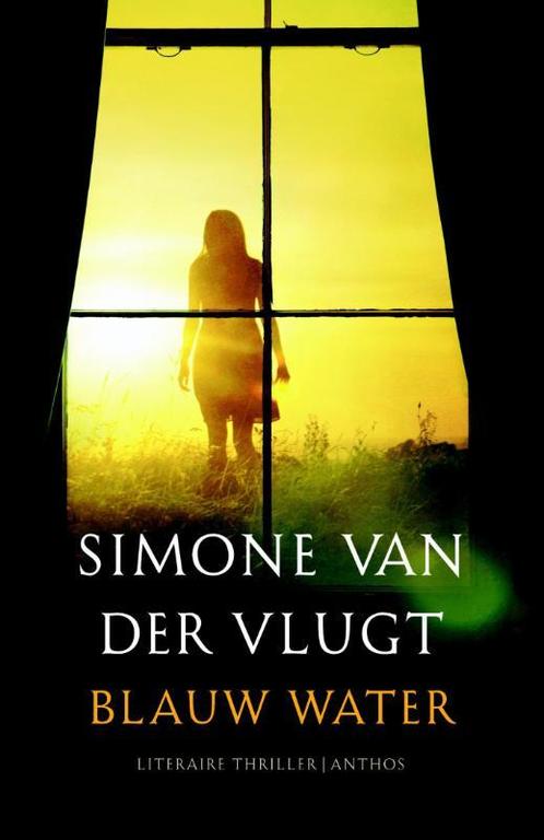 Blauw water 9789041425249 Simone van der Vlugt, Boeken, Thrillers, Zo goed als nieuw, Verzenden