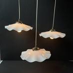 Lamp (3) - 3 opaline antieke hanglampen met krullen,