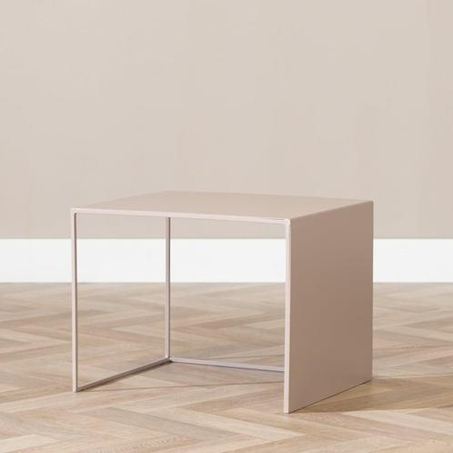 40% Korting: Bijzettafel Bianca metaal taupe 37 cm hoog, Huis en Inrichting, Tafels | Salontafels, Zo goed als nieuw, Rechthoekig