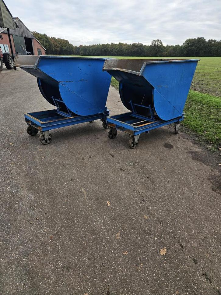 Kiepbak kantelbak spanenbak heftruck 500 liter, Zakelijke goederen, Machines en Bouw | Heftrucks en Intern transport, Voorzetapparatuur