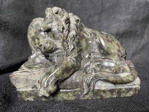 serpentine groep Gravure - Hoogte: 8 cm - Breedte: 12 cm- 1, Verzamelen, Mineralen en Fossielen
