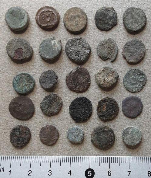 Romeinse Rijk Lot of 200 uncleaned and very small Roman, Postzegels en Munten, Munten | Europa | Niet-Euromunten