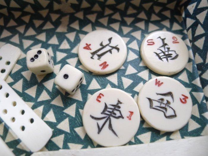 Jeu de Mah Jong Mahjong 4 casiers de 36 cubes en bois jetons, Antiek en Kunst, Antiek | Overige Antiek