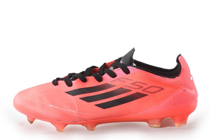 Adidas voetbalschoenen in maat 44 Roze | 25% korting, Kleding | Heren, Schoenen, Overige kleuren, Zo goed als nieuw, Verzenden