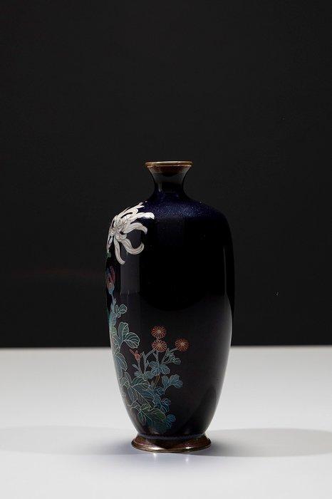 Vaas - Emaille, Een donkerblauwe cloisonné vaas met, Antiek en Kunst, Antiek | Overige Antiek