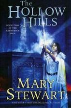The Hollow Hills (Arthurian Saga). Stewart, Mary Stewart, Zo goed als nieuw, Verzenden