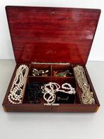 Exquisite Italian Marquetry Musical Box – Handcrafted with, Antiek en Kunst