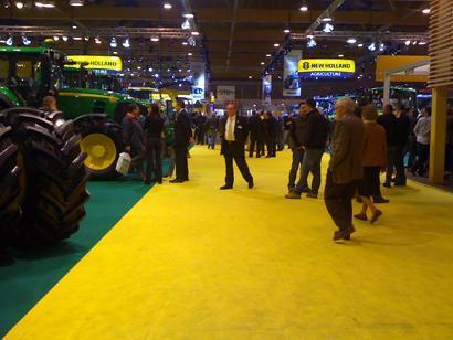 Goedkoop geel tapijt voor evenementen en noodvoorzieningen, Huis en Inrichting, Stoffering | Tapijten en Kleden, 200 cm of meer