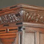 Gelderse kussenkast op slofpoten in eiken met ingelegd met, Antiek en Kunst, Antiek | Meubels | Kasten, Ophalen of Verzenden