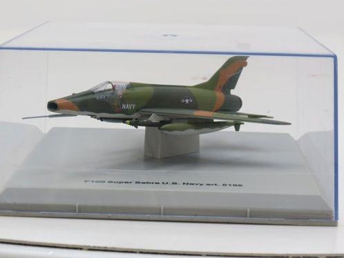 Schaal 1:100 Dambusters F100 Super Sabre U.S. Navy Art. N..., Hobby en Vrije tijd, Modelbouw | Vliegtuigen en Helikopters, Gebruikt