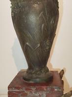 Important vase art Nouveau en régule daprès Louis et
