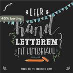 Leer handletteren met Hemelsblauw 9789461889058 Hanneke Bos, Boeken, Hobby en Vrije tijd, Verzenden, Zo goed als nieuw, Hanneke Bos