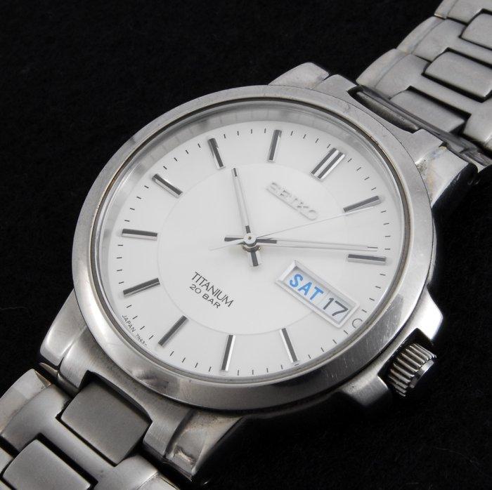 Seiko - Titanium Quartz Day-Date - Zonder Minimumprijs -, Sieraden, Tassen en Uiterlijk, Horloges | Antiek