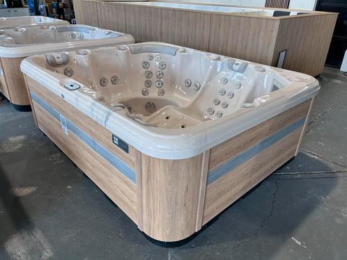 Nieuw - Jacuzzi Passion spa Repose met 3 ligplaatsen, Tuin en Terras, Bubbelbaden en Hottubs, Vast, Nieuw, Filter, Trap