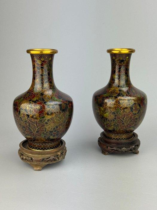 Vaas (2) - Metaal, Emaille - Gedecoreerde cloisonné vazen., Antiek en Kunst, Antiek | Overige Antiek