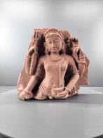 Oud-Aziatisch Een reliëf van rode zandsteen van Bhairava -