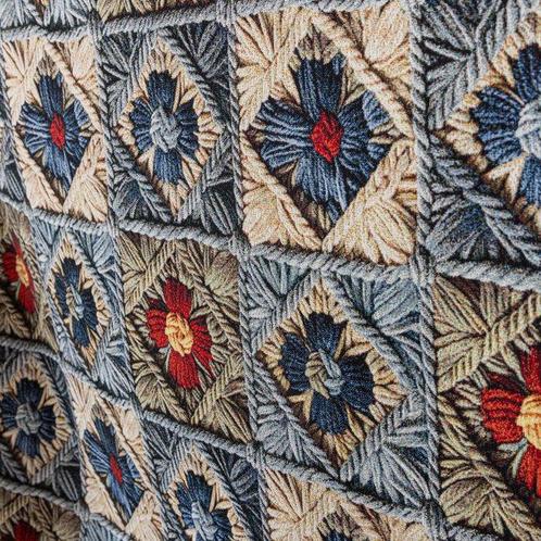 Prezioso Gobelin effect in relief interlacing - Meubelstof -, Antiek en Kunst, Antiek | Kleden en Textiel
