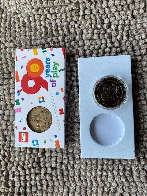 Lego Merchandise - Wooden Duck Coin, 90 Years of Play * 2, Kinderen en Baby's, Speelgoed | Duplo en Lego