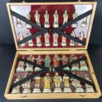Nigri - Gesneden en met de hand beschilderd schaakspel in