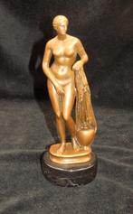 sculptuur, Fraai Sculptuur van Naakte vrouw (Venus) op