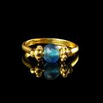 Oud-Romeins Ring met Romeinse blauwe glaskraal  (Zonder, Antiek en Kunst