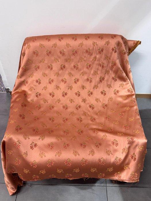 Fiori di Rame: Elegantie Jacquard in Gouden Satijn -, Antiek en Kunst, Antiek | Kleden en Textiel