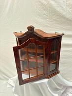 Vitrinekast - Elegantie in Hout: Authentieke/Antieke