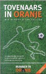 Tovenaars In Oranje 9789022988138 J. Luitzen, Boeken, Sportboeken, Gelezen, J. Luitzen, M. Schots, Verzenden