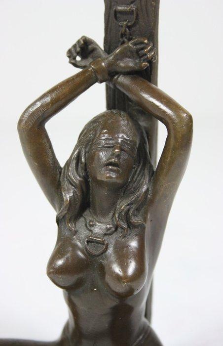 sculptuur, Handcuffed Female Nude - 14 cm - Gepatineerd, Antiek en Kunst, Curiosa en Brocante
