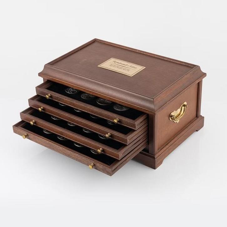 Grootste meesterwerken van Rembrandt in zilver, Postzegels en Munten, Edelmetalen en Baren, Verzenden