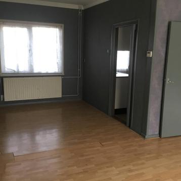 Tweekamerappartement met tuin, wasmachine en parkeerplaats beschikbaar voor biedingen