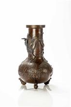 Vaas - Brons - Signed Sho  - A heavy brown patinated