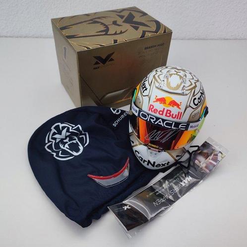 Red Bull Racing - Max Verstappen - 2022 - Schaal 1/2 helm, Verzamelen, Automerken, Motoren en Formule 1
