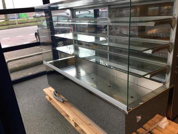 Showroommodel Roeder gekoelde vitrine, drop-in beschikbaar voor biedingen