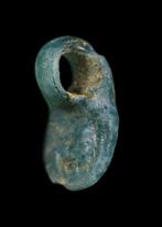 Laat-Romeins Turkoois glas Schijfhanger met leeuw