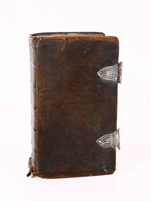 Antieke Bijbel (1828) met Zilveren Dubbelslot - 1828, Antiek en Kunst, Antiek | Boeken en Bijbels
