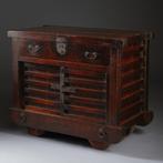 Kuruma’dansu  (opslagkist met wielen) - Hout, IJzer, Antiek en Kunst