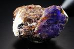 CORUND var SORGAAT grote kristal met GRANAAT - BOVENKANT -