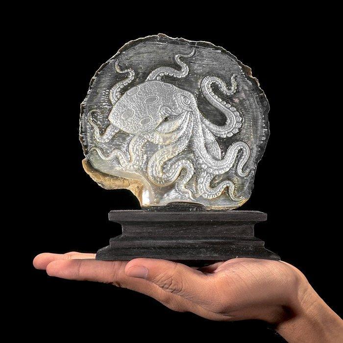 In nauwgezet uitgebeitelde parelmoer schelp - octopusmotief-, Antiek en Kunst, Kunst | Designobjecten