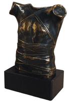 Igor Mitoraj (1944-2014) - sculptuur, Cuirasse II - 13.5 cm, Antiek en Kunst