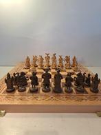 Schaakspel - Middeleeuwse schaakset en backgammon - hout en