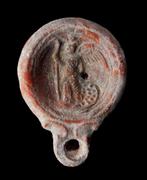 Oud-Romeins - Olielamp met decor - Gevleugelde overwinning -