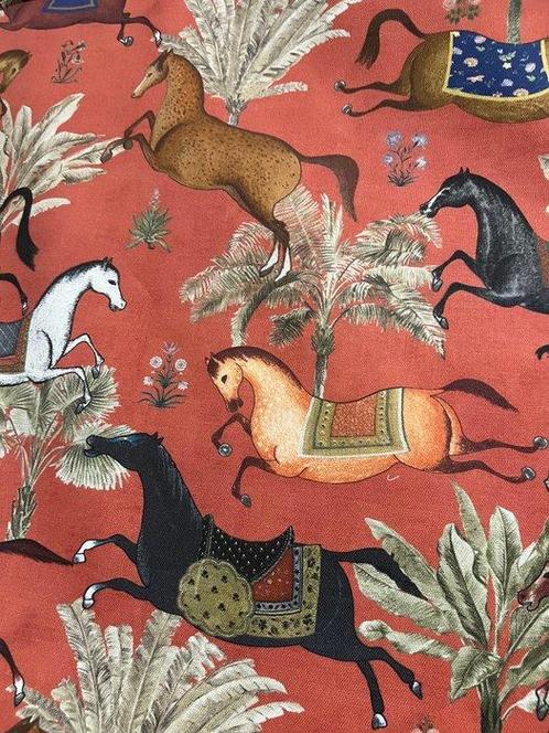 Equestre Elegantie: Gecertificeerd Oeko Tex katoenweefsel -, Antiek en Kunst, Antiek | Kleden en Textiel