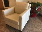 Leren fauteuil met houten poten - crème kleurig leer - Echt, Huis en Inrichting, Fauteuils, Nieuw, Ophalen of Verzenden, Landelijk